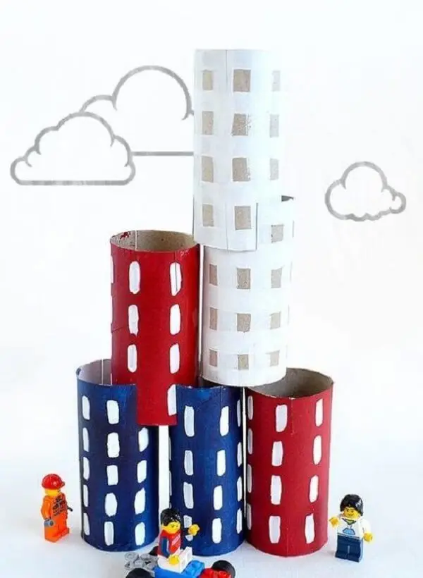Crie prédios para complementar a brincadeira com LEGO. Fonte: Pinterest