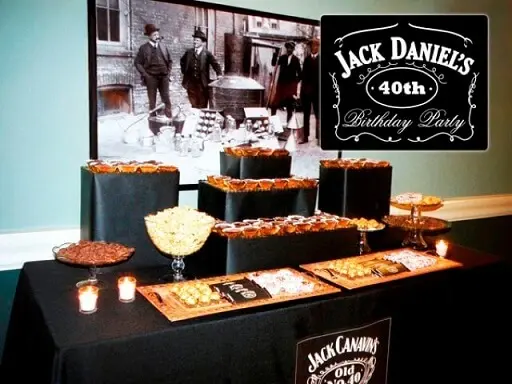 Decoração de aniversário simples masculino com tema Jack Daniels