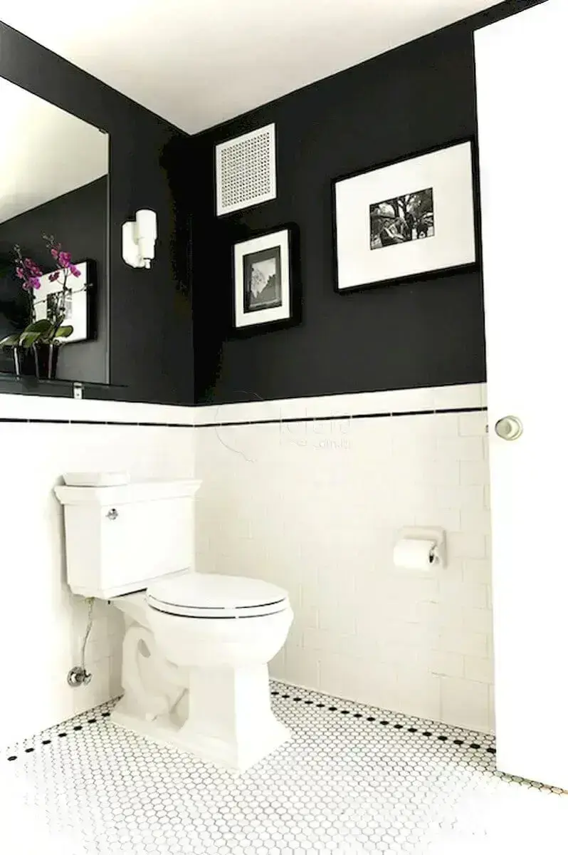 Decoração simples para banheiro preto e branco pequeno Foto Lolafá