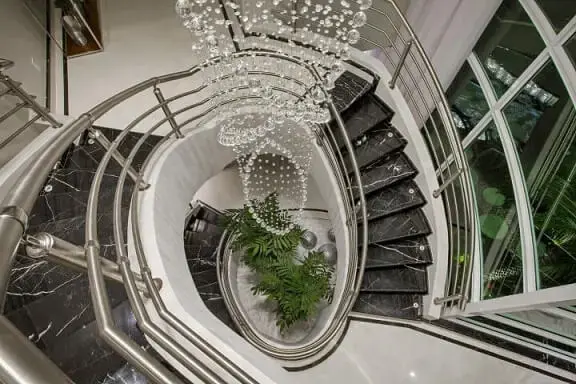 Modelos de escadas caracol alta em mármore Projeto de Aquiles Nicolas Kilaris