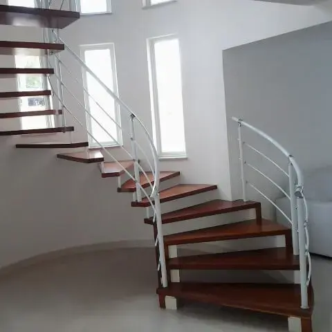 Modelos de escadas circular de madeira com corrimão Projeto de Edinei Melo