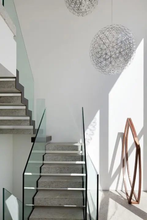 Modelos de escadas em U de mármore Projeto de Gisele Taranto