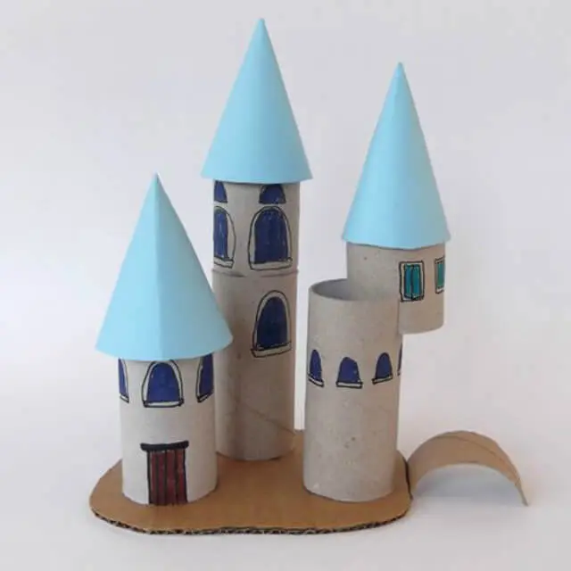 O castelo da princesa foi criado por meio do artesanato com rolo de papel higiênico. Fonte: Revista Artesanato