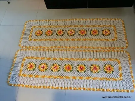 Passadeira de crochê com flores