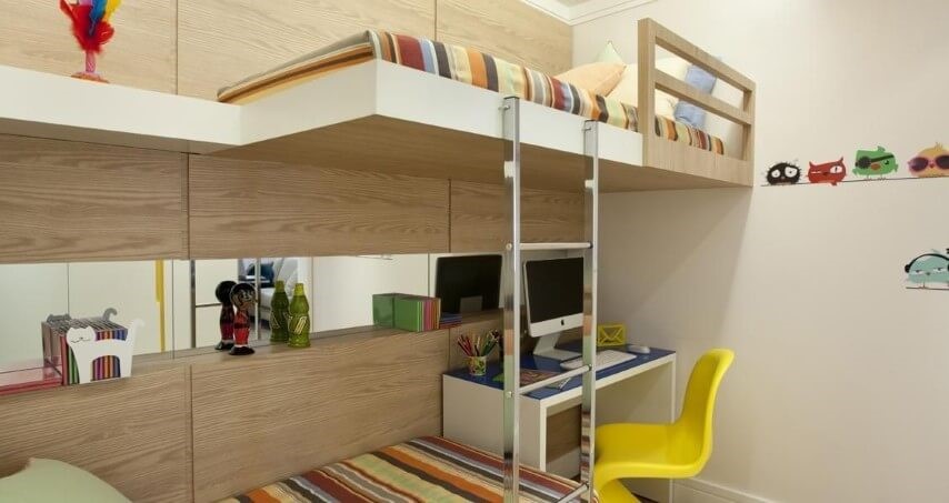 Quarto planejado infantil com duas camas e escrivaninha Projeto de Adriana Fontana