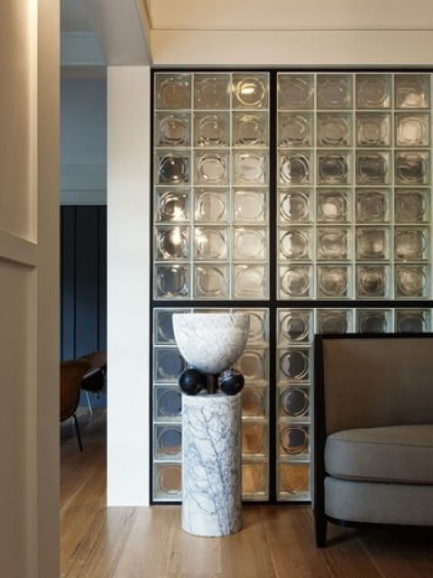 Tijolo de vidro em sala de estar