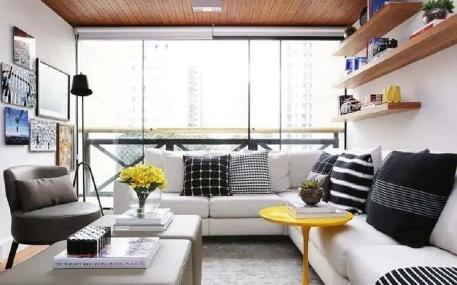 almofadas para sofá branco de canto Foto Now Arquitetura