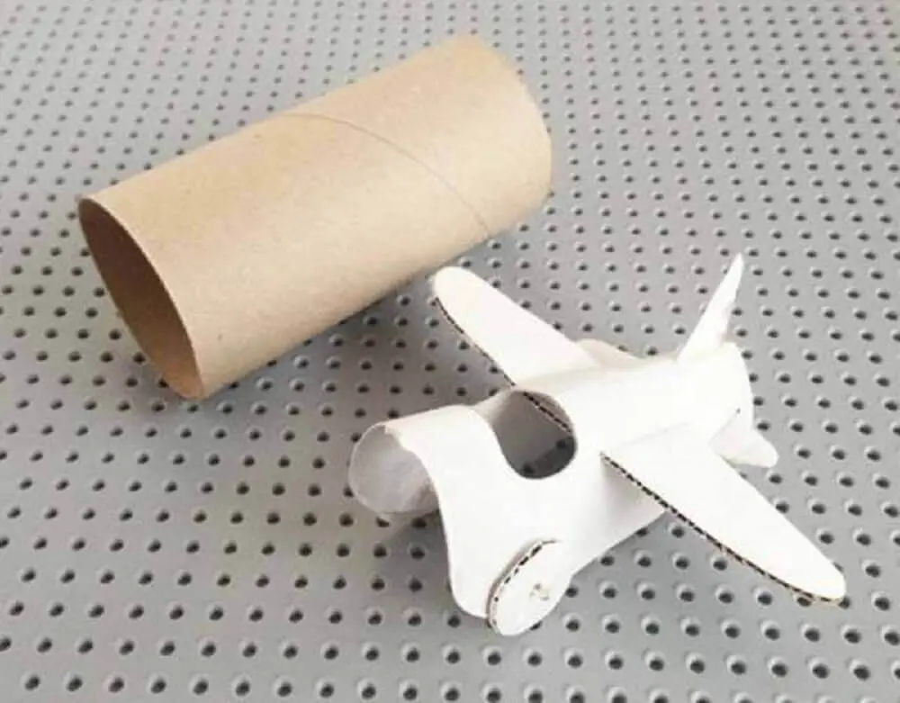 aviãozinho de rolo de papel higiênico