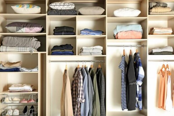 Como organizar guarda roupa