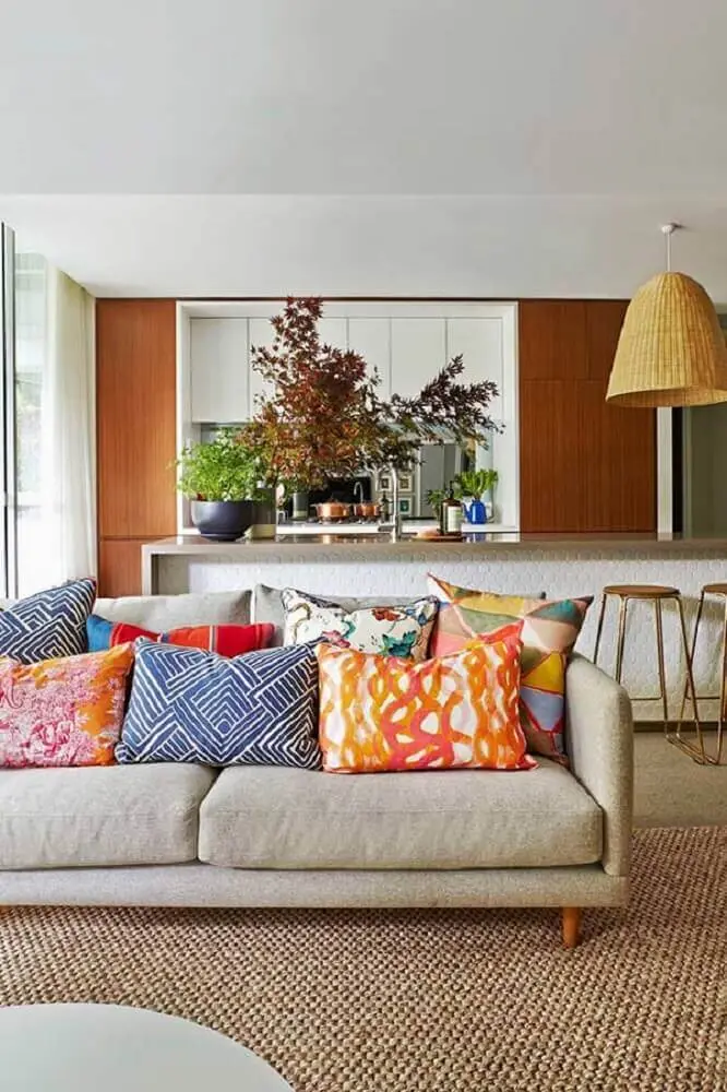 como usar almofadas decorativas para sofá