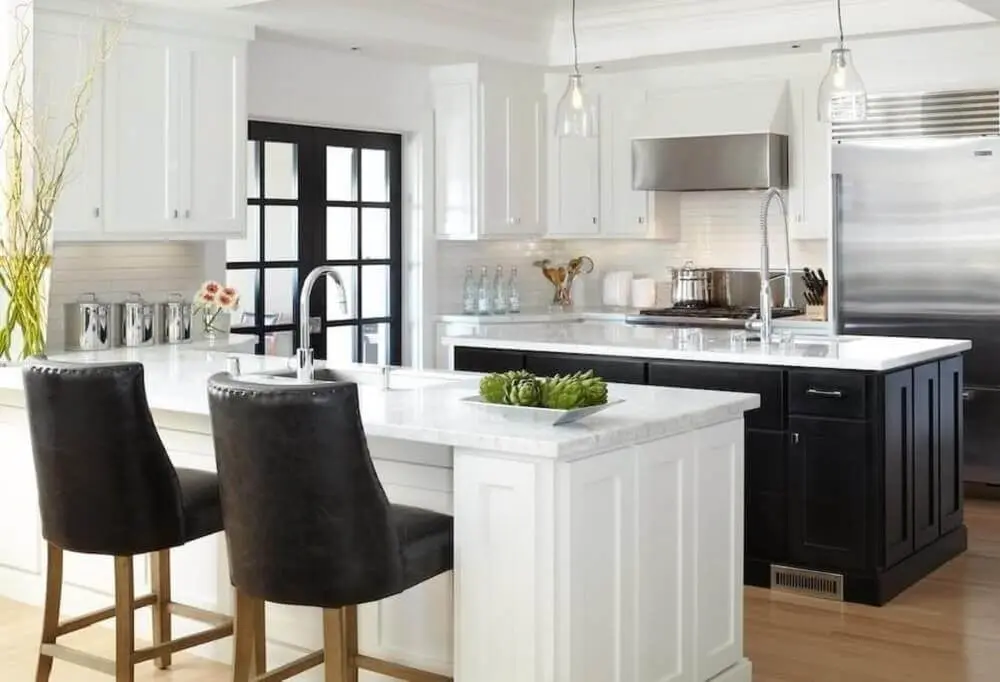 decoração clássica cozinha preta e branca