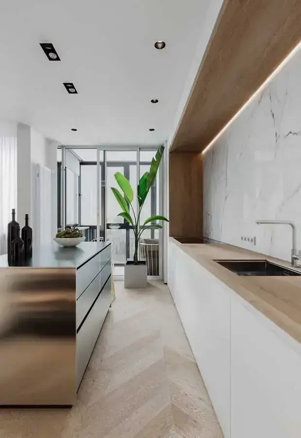 decoração cozinha moderna com ilha de inox e detalhes em madeira Foto Mauricio Gebara Arquitetura