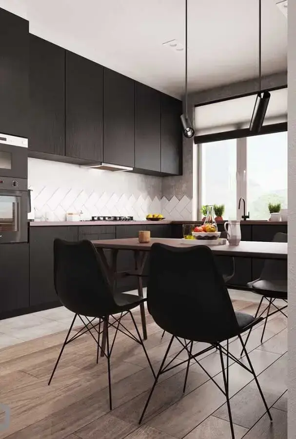 decoração cozinha moderna preta e branca com mesa de madeira Foto Ideias Decor