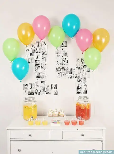 decoração de aniversário simples com balões em torno do mural de fotos