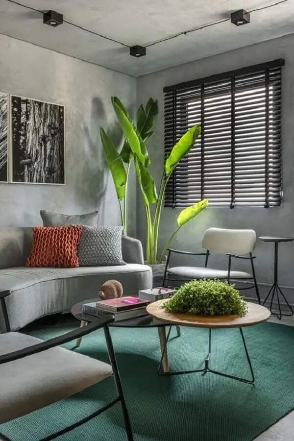 decoração de sala com sofá cinza e tapete verde Foto Pinterest