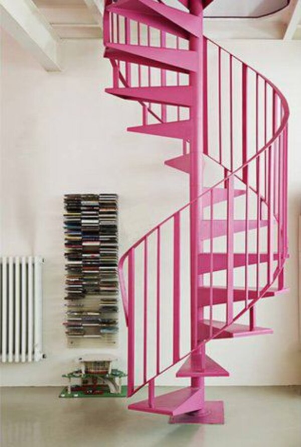 Escada caracol cor de rosa