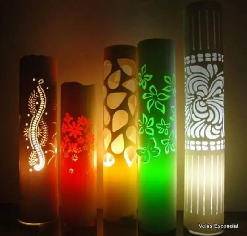 luminárias de PVC coloridas e vazadas