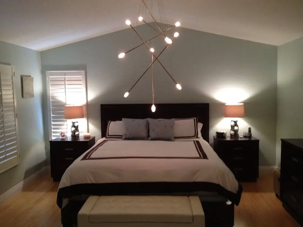 moderna luminária de teto para quarto de casal