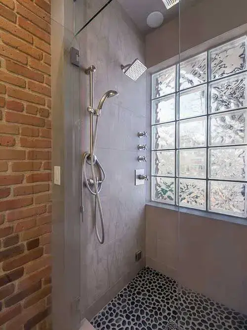 tijolo de vidro - box de banheiro com tijolo de vidro grande 