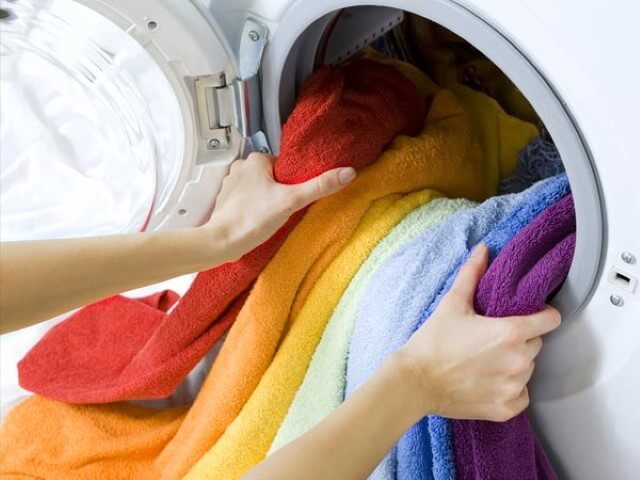 Como lavar roupa na máquina