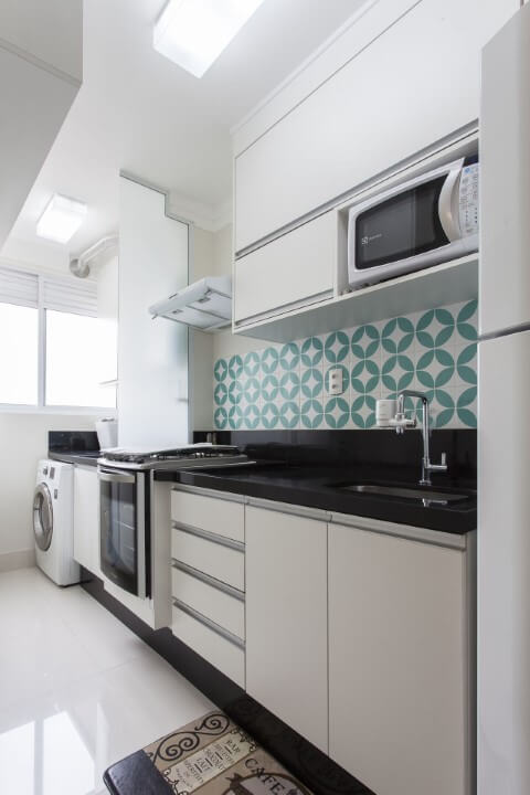 Cozinha com azulejo azul Tiffany Projeto de TT Interiores