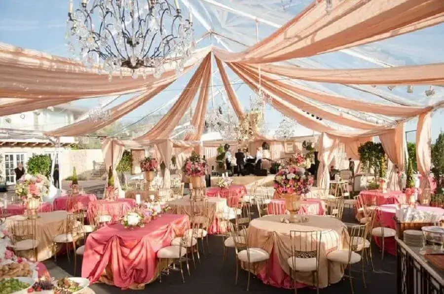 Decoração de festa de casamento em tons de rosa