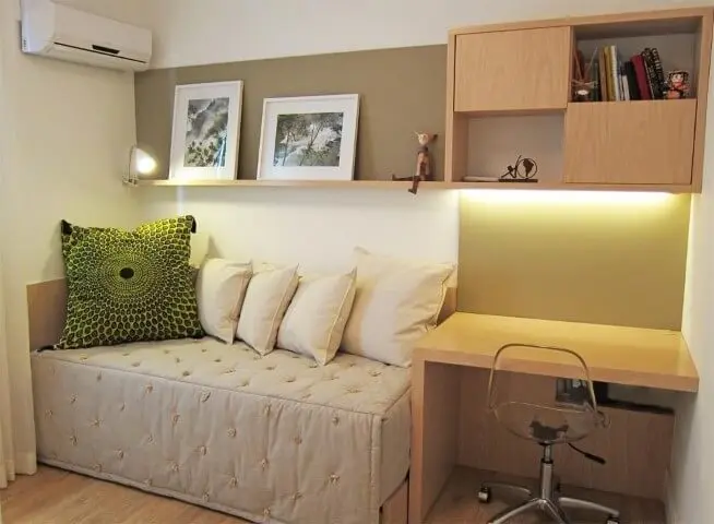 Quarto de solteiro com sofá-cama Projeto de Flavia Secioso