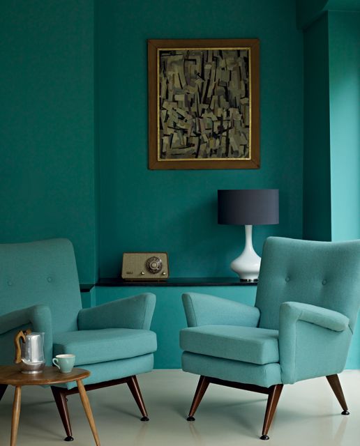 azul tiffany - sala de estar com paredes e poltronas azuis 