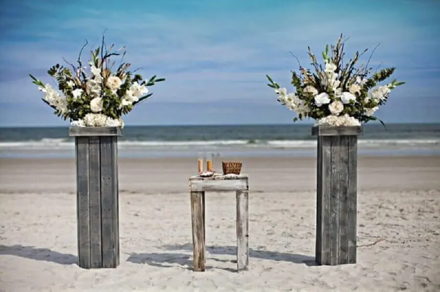 casamento na praia com decoração simples e rústica