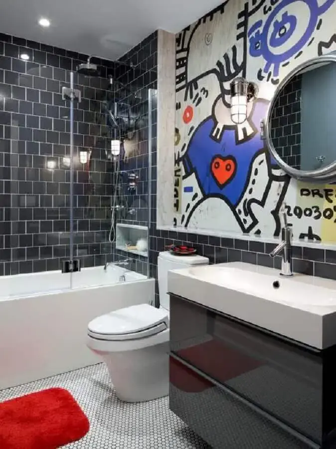 decoração de banheiro moderno com grafite na parede