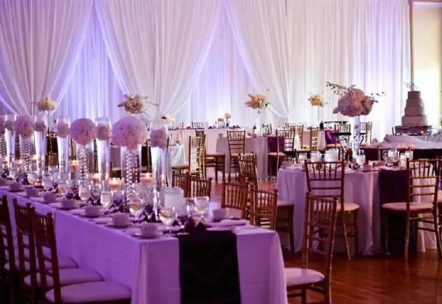 decoração de casamento com arranjos de flores para mesas