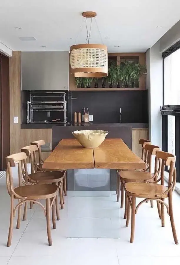decoração de espaço gourmet com mesa de madeira e churrasqueira Foto Ideias Decor