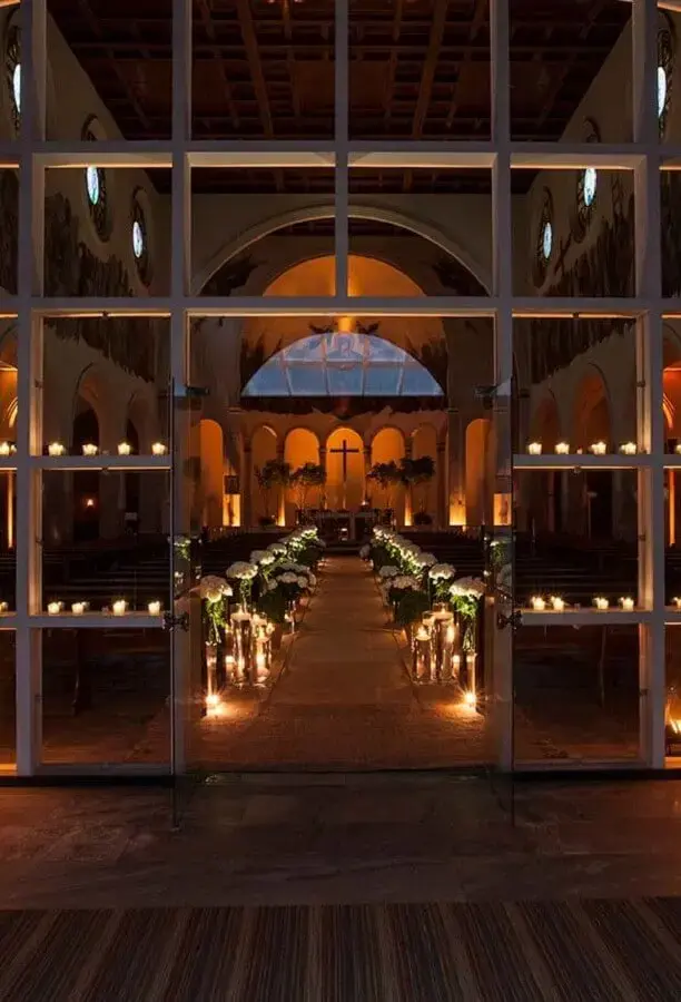 decoração de igreja para casamento com velas