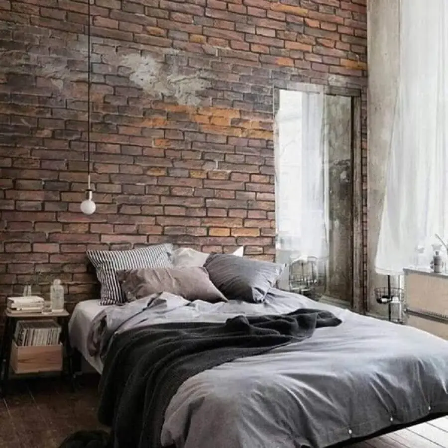decoração de quarto masculino minimalista com parede de tijolinho