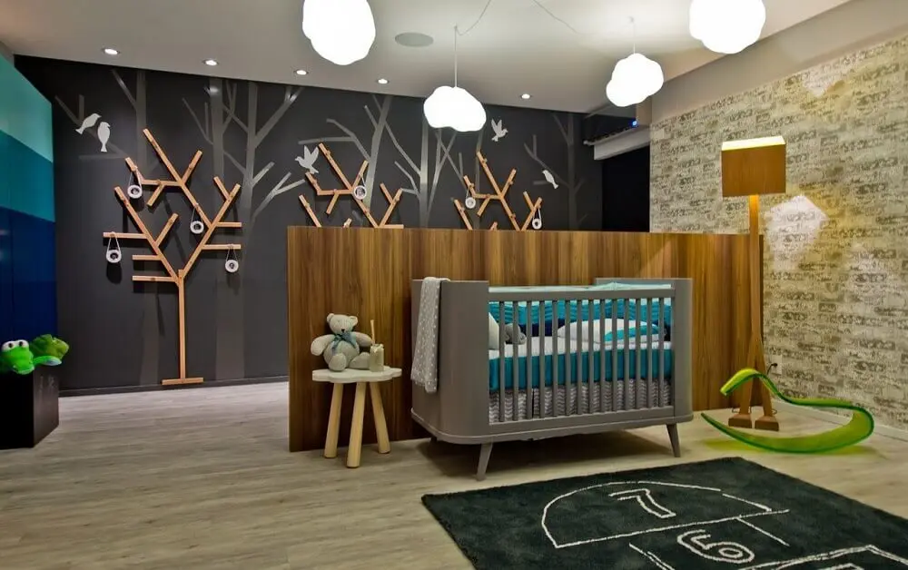 decoração moderna com papel de parede para quarto de bebê