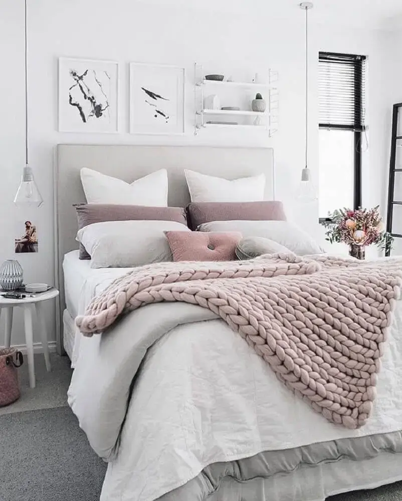 decoração moderna para quarto com cabeceira estofada cinza e maxi tricô Foto Pinterest