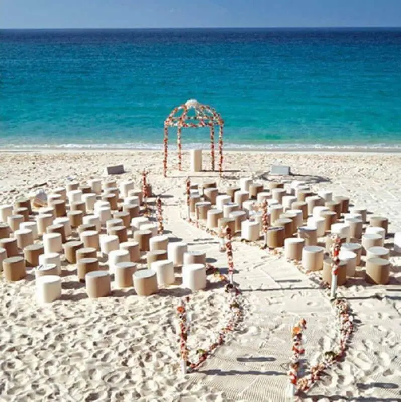 decoração simples para cerimônia de casamento na praia