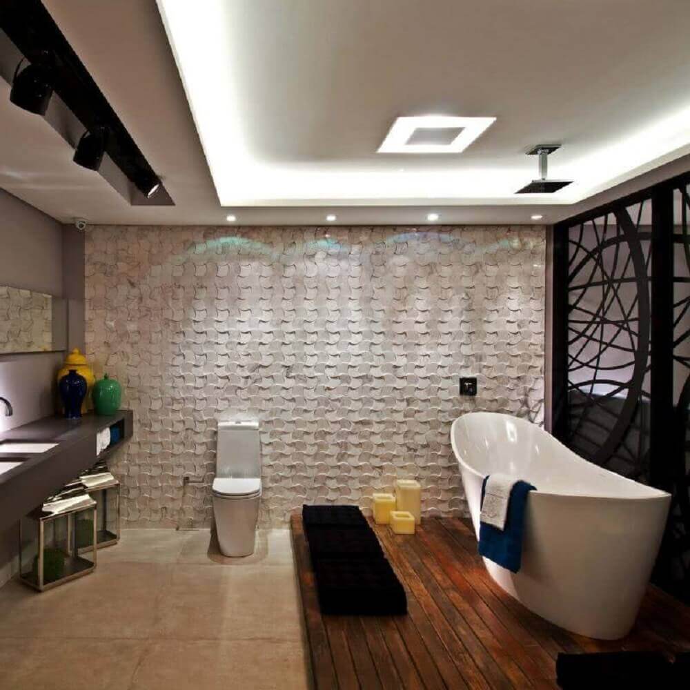 modelo de banheiro com revestimento 3D na parede
