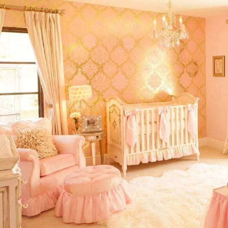 papel de parede dourado e rosa para quarto de bebê feminino