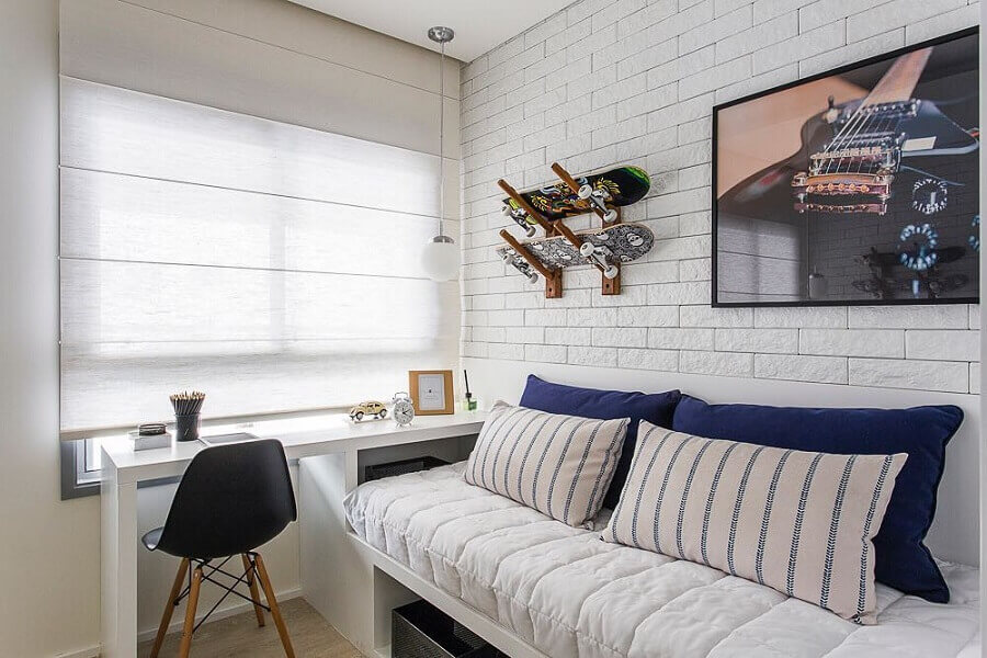 papel de parede tijolinho para quarto de solteiro masculino todo branco Foto Sesso e Dalanezi Arquitetura