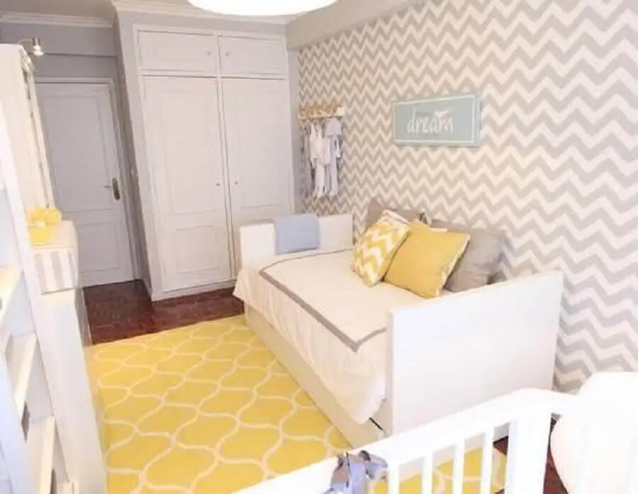quarto neutro com papel de parede para quarto de bebê