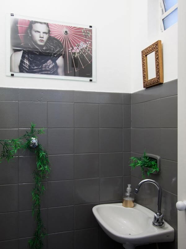 Azulejo para banheiro pintado de cinza Projeto de Buji