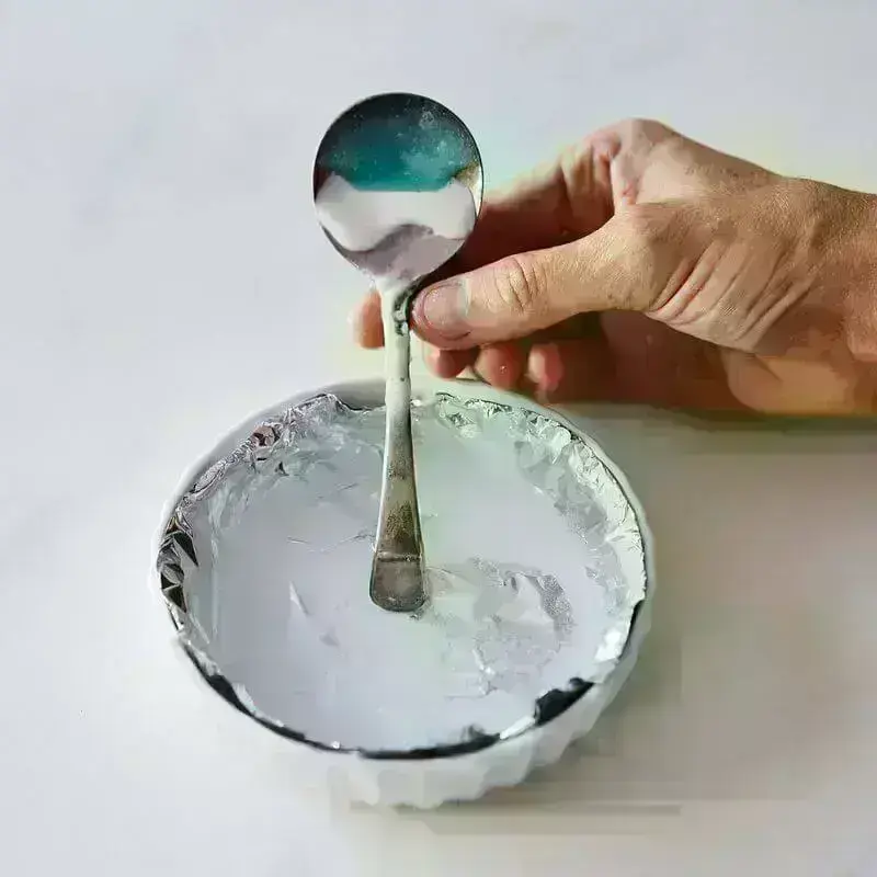 Como limpar prata com bicarbonato de sódio