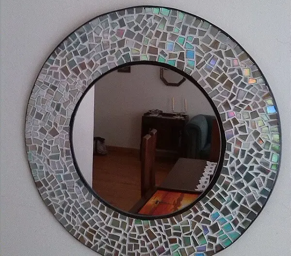 Faça uma linda moldura de espelho a partir do artesanato com CD