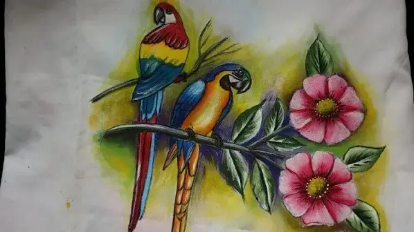 Pintura em tecido com flores e pássaros