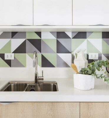 Revestimento de parede para cozinha colorido traz alegria para o ambiente. Fonte: Bárbara Dundes