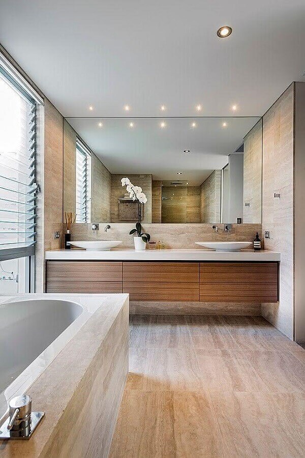 bancada de banheiro com cuba branca e gabinete de madeira Foto Trend4Homy