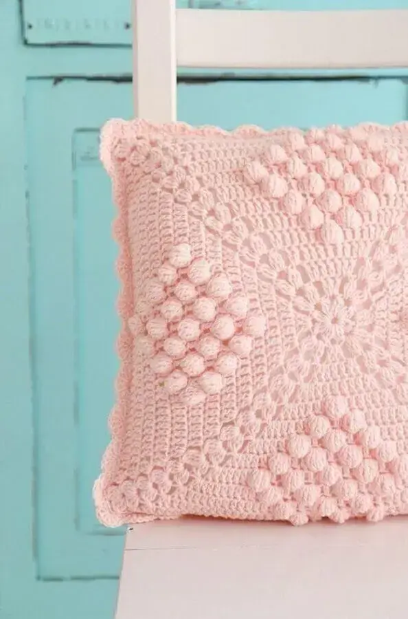 capa de almofada de crochê cor de rosa delicada