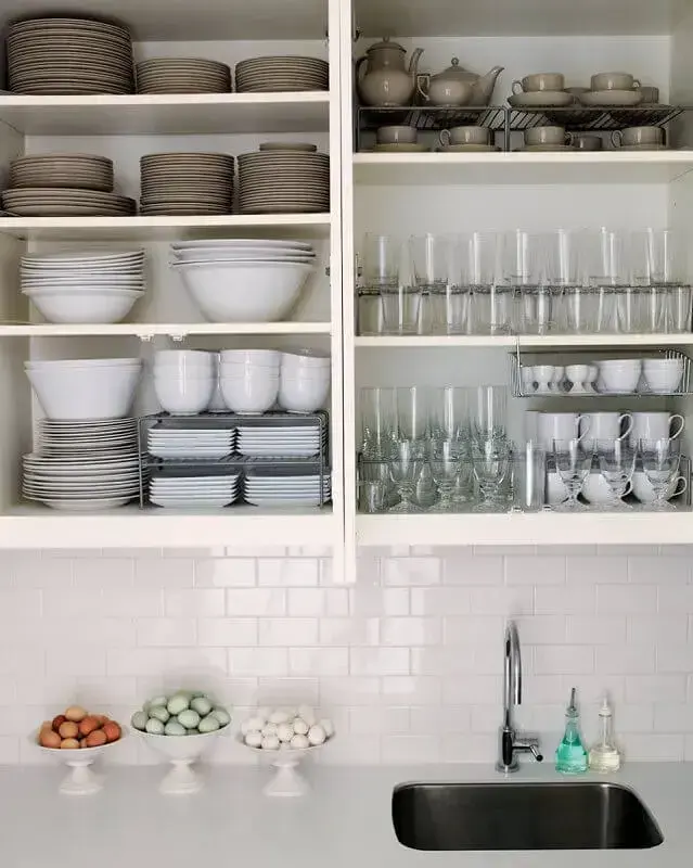 como organizar armário de cozinha