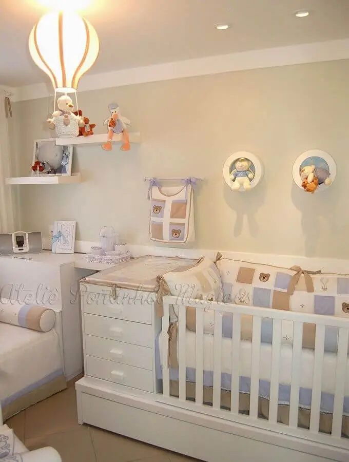 decoração com lustre para quarto de bebê Foto HGTV Decor